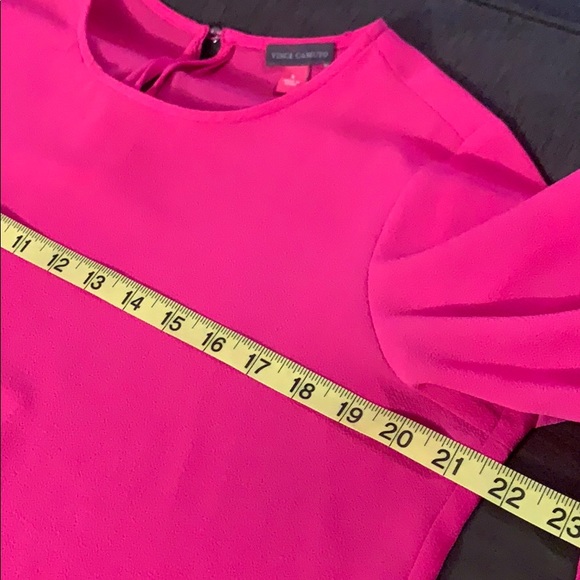 VINCE CAMUTO Blouse. Size Small - Picture 9 of 11